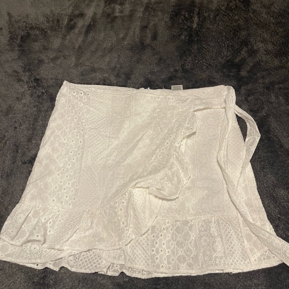 Eyelet white wrap mini size medium